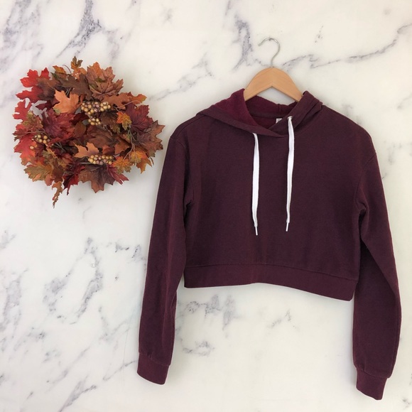 H&M Tops - ❤️{3/$25} H&M Maroon Cropped Hoodie.